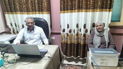 من داخل غرفة العمليات.. مدير طهطا التعليمية يتابع انتظام امتحانات الإعدادية