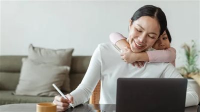 العمل من المنزل تحت المجهر.. دراسات حديثة تكشف أضرارًا صحية ونفسية مقلقة