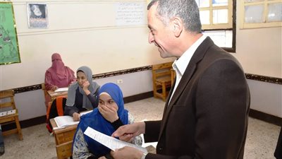 محافظ أسوان يتفقد لجان إمتحانات الشهادة الإعدادية للإطمئنان على إنتظامها  