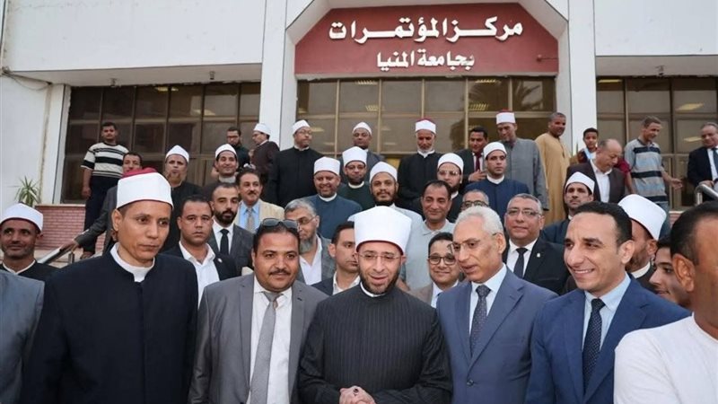 وزير الأوقاف يترأس