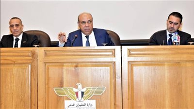 الطيران المدني تنظم الاجتماع الثاني للجنة القومية لمكافحة مخاطر الطيور والحياة