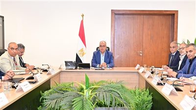 وزير الري يتابع تنفيذ الخطة الاستثمارية الحالية ويستعرض خطة العام المالي 26/27
