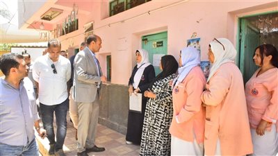 محافظ أسيوط يحيل مدير الوحدة الصحية بعرب المدابغ و3 من الأطقم الطبية والتمريض 