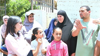 محافظ البحيرة تتفقد وحدة طب الأسرة بقرية حرارة وتلتقى بعدد من المواطنين 