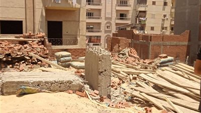 إزالة بناء مخالف بالدور الخامس بمنطقة رد الشونة في دمنهور بالبحيرة 