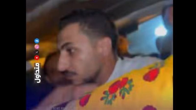 شاب 