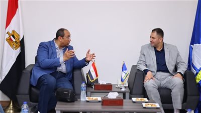 محافظ دمياط يبحث مع شركة موبكو دعم مشروعات التنمية والطاقة النظيفة