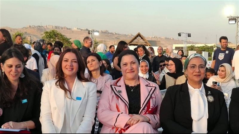 دنيا سمير غانم والدكتورة