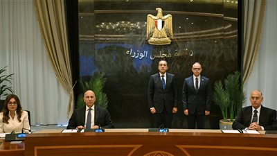 رئيس الوزراء يشهد اتفاقًا لنقل حصة من محطات «وطنية» إلى «كويك فيول» 