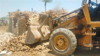 محافظ أسيوط:إزالة 34 حالة تعدي ومخالفة بناء خلال المرحلة الثانية لاسترداد أراض