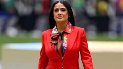 جوتشي تضع بصمتها لإطلالة سلمى حايك بافتتاح كأس العالم 2026