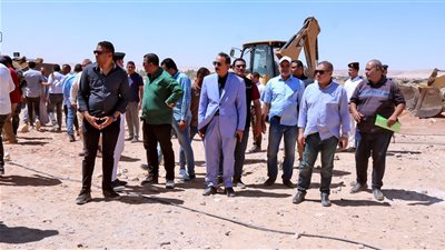 محافظ سوهاج يشهد تنفيذ قرار إزالة تعدّٕ على 60 فدان أملاك الدولة بمركز المنشاة