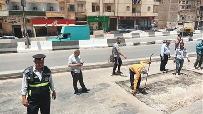 استجابة فورية لشكاوى المواطنين.. إصلاح طريق منزل كوبري شرويدة بالزقازيق