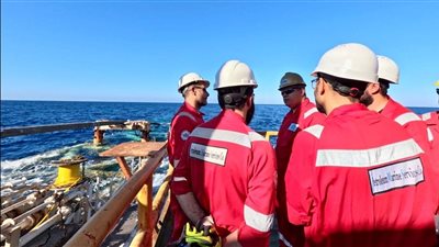 رئيس PMS يتابع ميدانيا تنفيذ المرحلة الرابعة لتنمية حقل غاز كاموس البحري