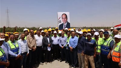 وزير النقل ومحافظ أسوان يتفقدان محور «دراو» لدعم التنمية والربط المروري