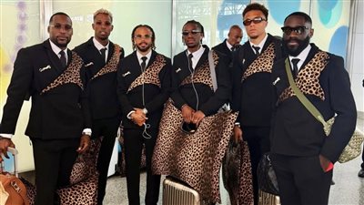أناقة وتميز.. منتخب الكونغو يصل المونديال بإطلالة 