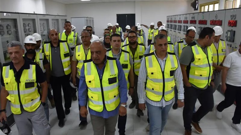وزير الكهرباء داخل