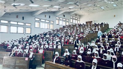 جامعة العاصمة تطلق أولى دورات التربية العسكرية الوطنية للطالبات 