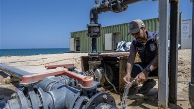 محطات التحلية الإماراتية في رفح المصرية تواصل ضخ المياه إلى غزة