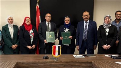 «نقل الكهرباء» توقع عقدا لتدعيم الشبكة القومية وربط محطة محولات قبالة بالشبكة 