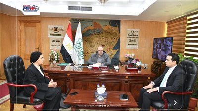 ​محافظ الفيوم يناقش مع وفد 