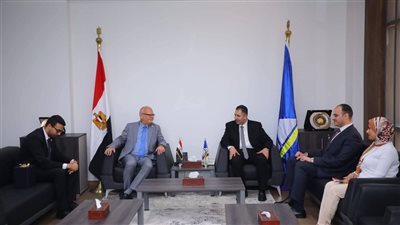 محافظ دمياط يبحث مع السفير السويدي فرص التعاون والاستثمار المشترك