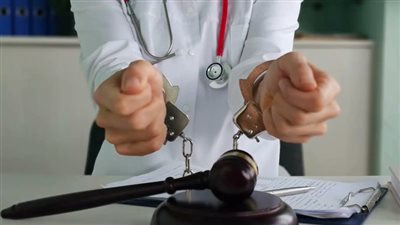 توقيف طبيبة بولندية بعد العثور على رفات عشرات الأجنة في حديقة منزلها