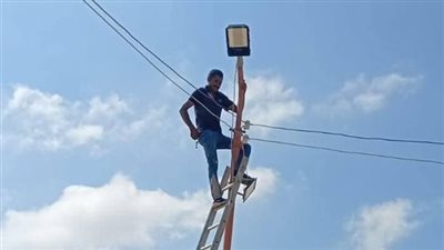 رفع كفاءة الإنارة بمقابر كبريت ضمن جهود حي الجناين لتحسين الخدمات بالسويس