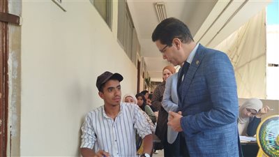رئيس جامعة بنها يتفقد سير الامتحانات بكلية التربية النوعية