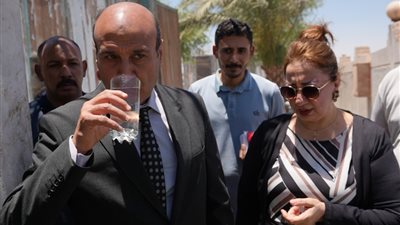 محافظ أسيوط يتفقد محطة مياه موشا ويؤكد الانتهاء من مشروعات البنية الأساسية