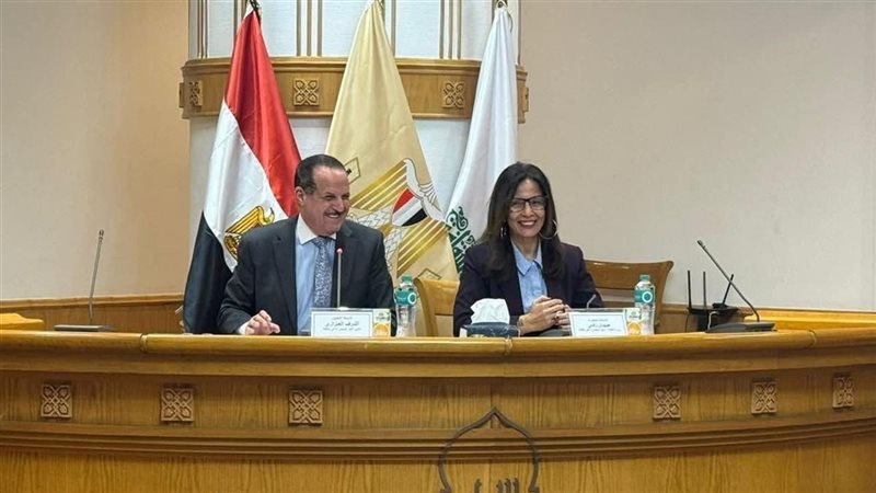 وزيرة الثقافة 