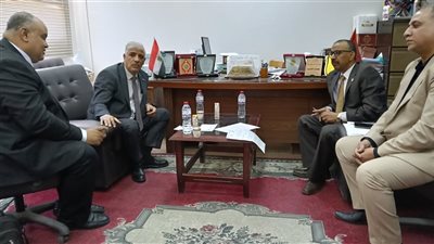 وكيل تعليم قنا يجتمع بعميد كلية التربية لبحث خطة طلاب العملي للعام المقبل