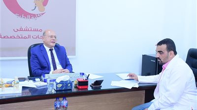 رئيس جامعة سوهاج يترأس امتحانات الدراسات العليا بجراحة العظام لمنح الماجستيرو