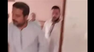 بالفيديو.. حبس طالب داخل مدرسة بالخصوص بسبب مطالبة بمعرفة درجاته              