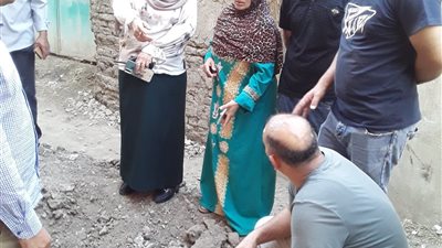 محافظ الغربية يُنهي شكوى مواطنة بقرية سملّا بقطور ويوجّه بتعديل خط الصرف 
