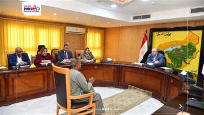 محافظ الفيوم يوجه بوضع حلول لتوفير مياه الري للأراضي الزراعية بعزبة عرفة