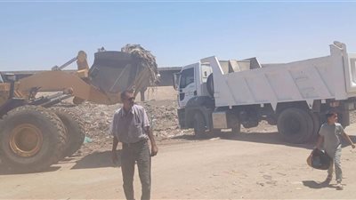 حي عتاقة بالسويس يواصل رفع التراكمات وتمشيط شوارع عرب المعمل
