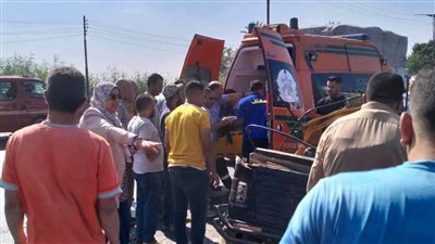 مصرع أم ونجليها وإصابة طفلتيها في تصادم مروع بين توك توك وسيارة نقل بالمنوفية
