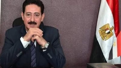 محافظ الشرقية يؤدي صلاة الجنازة ويقدم العزاء في وفاة الدكتور نور هاشم