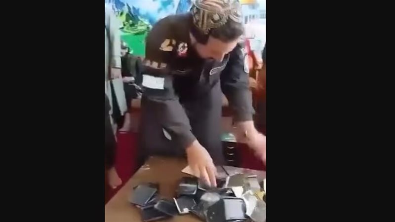 تحطيم التليفونات
