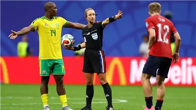 فيفا يعلن عن 6 نساء سيشاركن بالتحكيم في كأس العالم 2026 للرجال