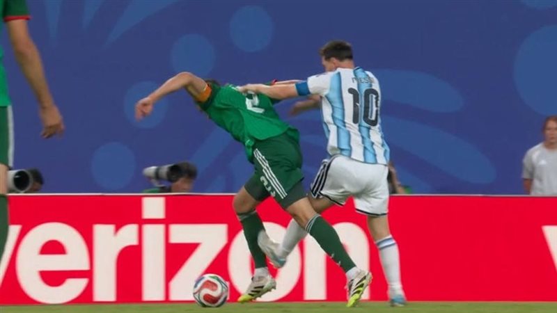 الجزائر ضد الأرجنتين