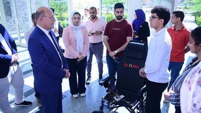 رئيس جامعة سوهاج يتفقد معمل التصنيع الرقمي وتدريب ريادة الأعمال بمركز إبداع مصر الرقمية