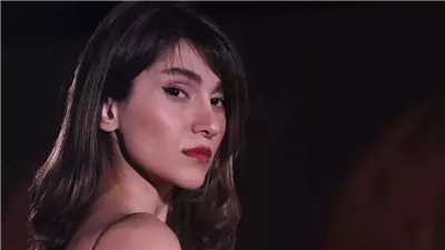 بعد تصدرها التريند بسبب حكم جلدها .. من هي المغنية الإيرانية باراستو أحمدي ؟