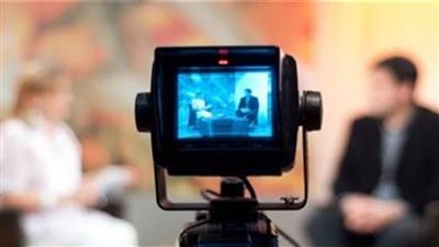 المرأة الحديدية.. إعلامية شهيرة تتجه للشائعات بعد حجب ظهورها على الشاشة