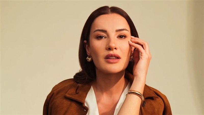 الممثلة التركية الشابة