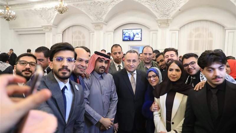 الدكتور عبدالعزيز