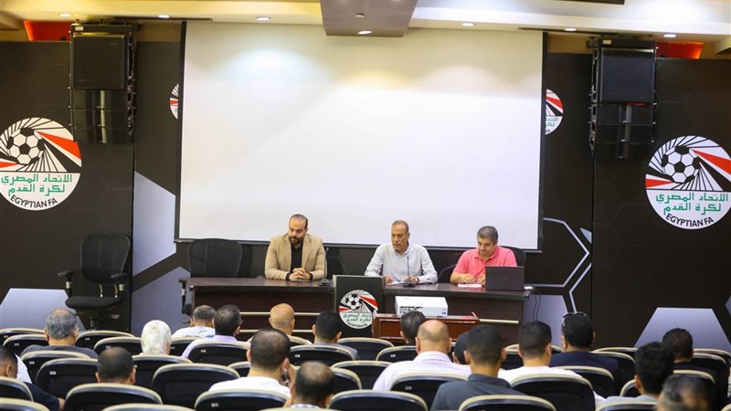 عزمي يجتمع مع مندوبي
