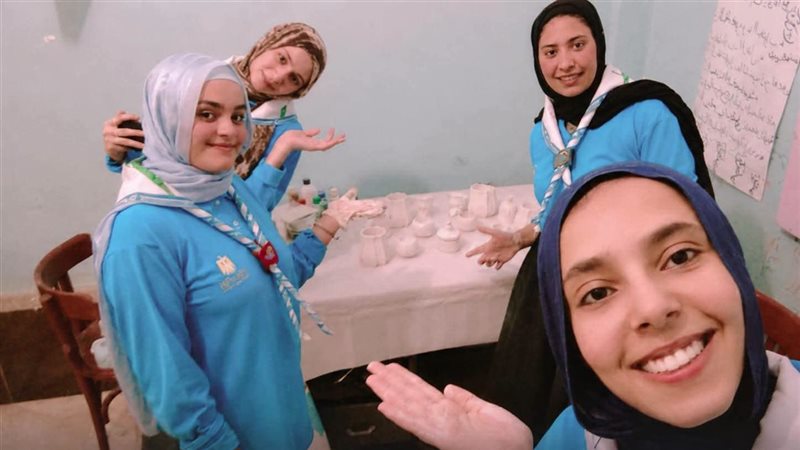 خلال العمل 