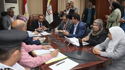 بالتزامن مع انطلاق ماراثون الثانوية العامة.. محافظ سوهاج يتفقد غرفة العمليات 